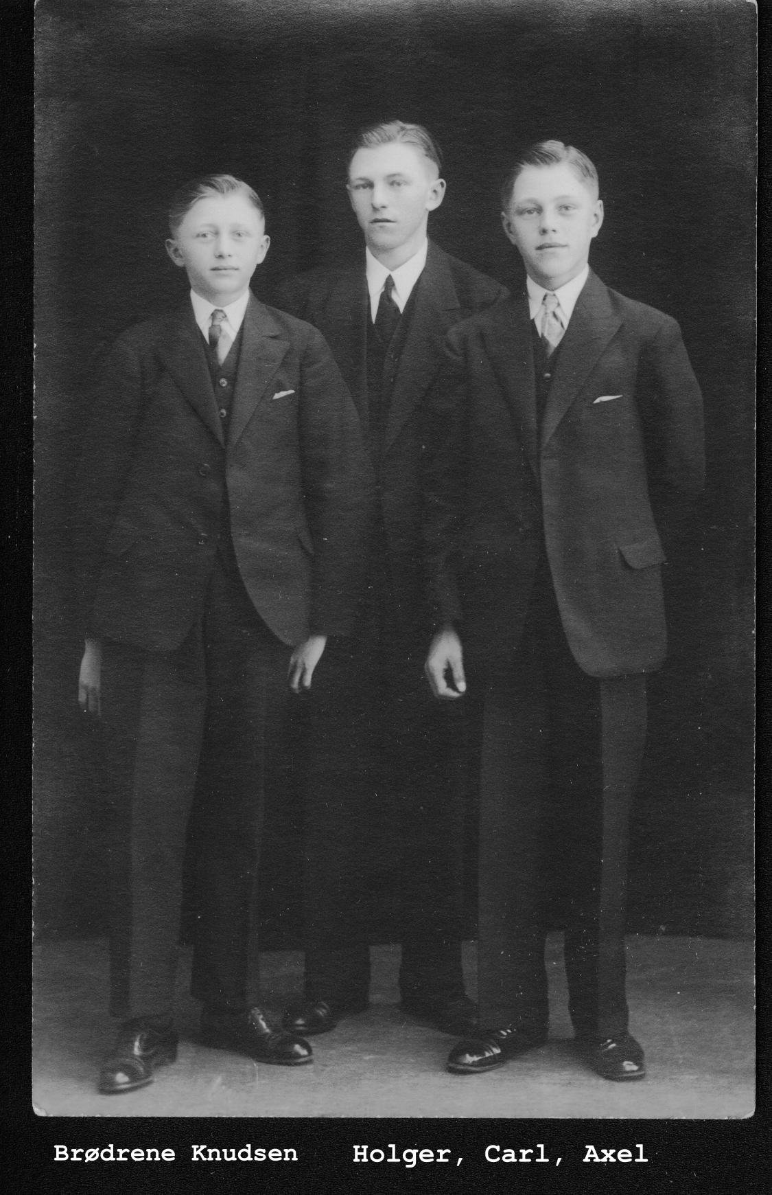 Hans Axel Knudsens konfirmation billede med brdre