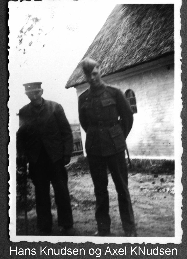 Hans Knudsen og Axel Knudsen i 1942 i Tjrnehoved